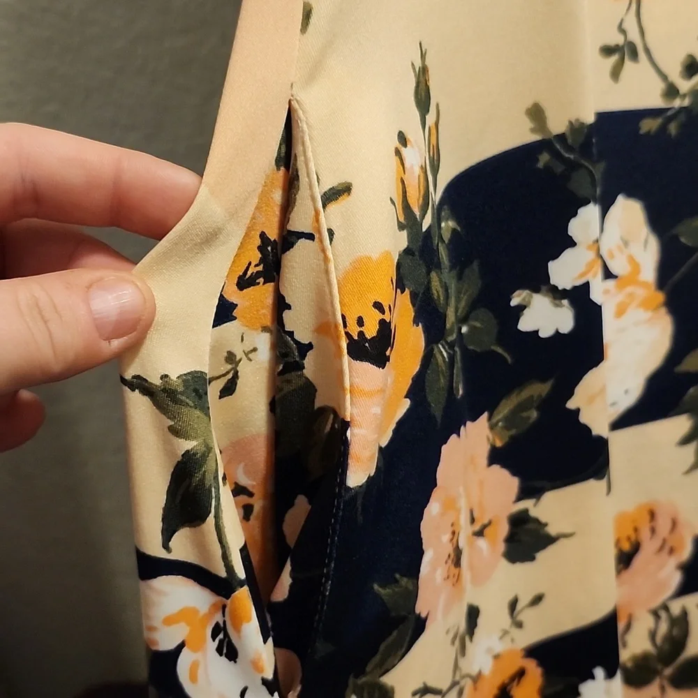 Midi Dress with pockets Size MEDIUM - Picture 2 of 4